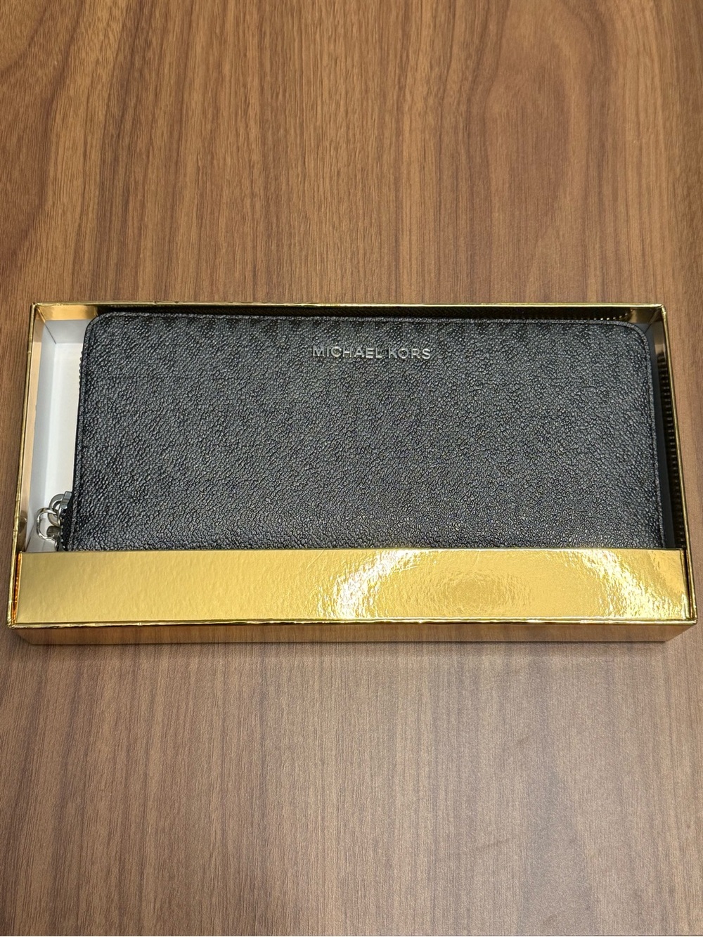 NWT Michael Kors Gray Monogram Black Trim Jet Set Wristlet Wallet Boxed
